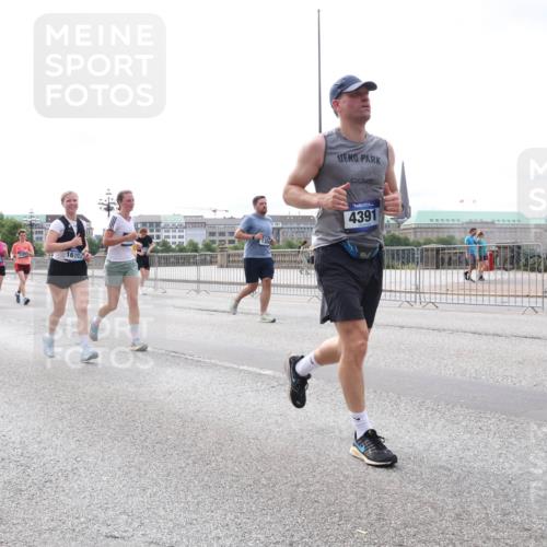 29.06.2025 - hella hamburg halbmarathon Lena Gebhardt http://msf.ph/oto/8400722 29.06.2025 10:23:46 Lombardsbrücke 16185, 4391, 1048, 1304, 1362, 1444, 1545, 2125, 2489, 3013, 4122, 4391, 4597, 4646, 4728, 4990, 5055, 5160, 5258, 5260, 5358, 5406, 5661, 6747, 7013, 7029, 7426, 7820, 8031, 8141, 8149, 8181, 8502, 8676, 8717, 9217, 9603, 9715, 10649, 11044, 11300, 11415, 11454, 11793, 11798, 11879, 12874, 13149, 14265, 14510, 14512, 14521, 14821, 15709, 15739, 15853, 16185, 16251, 17199, 17719 meine-sportfotos.de