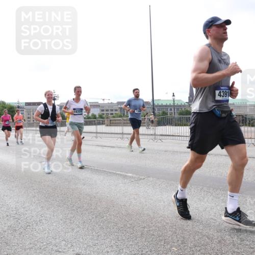 29.06.2025 - hella hamburg halbmarathon Lena Gebhardt http://msf.ph/oto/8400741 29.06.2025 10:23:46 Lombardsbrücke 185, 16331, 1304, 4391, 1048, 1304, 1362, 1444, 1545, 2125, 2489, 3013, 4122, 4391, 4597, 4646, 4728, 4990, 5055, 5160, 5258, 5260, 5358, 5406, 5661, 6747, 7013, 7029, 7426, 7820, 8031, 8141, 8149, 8181, 8502, 8676, 8717, 9217, 9603, 9715, 10649, 11044, 11300, 11415, 11454, 11793, 11798, 11879, 12874, 13149, 14265, 14510, 14512, 14521, 14821, 15709, 15739, 15853, 16185, 16251, 17199, 17719 meine-sportfotos.de