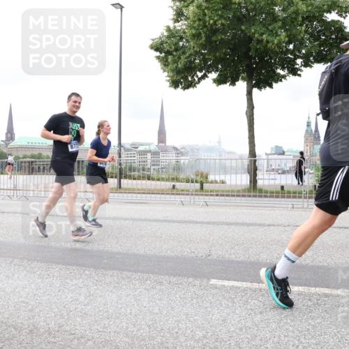 29.06.2025 - hella hamburg halbmarathon Lena Gebhardt http://msf.ph/oto/8400750 29.06.2025 10:58:05 Lombardsbrücke 0474, 1001, 1123, 1242, 1248, 1265, 1388, 1845, 2015, 2043, 2169, 2273, 2275, 2451, 2567, 2900, 3191, 3540, 3644, 3936, 3954, 4059, 4117, 4429, 4521, 4830, 5104, 5632, 5676, 5782, 6316, 6337, 6825, 6916, 7172, 7193, 7262, 7556, 7617, 7664, 7783, 7977, 7990, 8076, 8159, 8439, 8440, 8441, 8442, 8474, 8512, 8708, 8713, 8773, 8888, 9059, 9123, 9180, 9233, 9239, 9318, 9319, 9394, 9398, 9436, 9481, 9613, 9636, 9832 meine-sportfotos.de