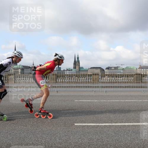 29.06.2025 - hella hamburg halbmarathon Lena Gebhardt http://msf.ph/oto/8400802 29.06.2025 08:53:24 Lombardsbrücke 269 meine-sportfotos.de