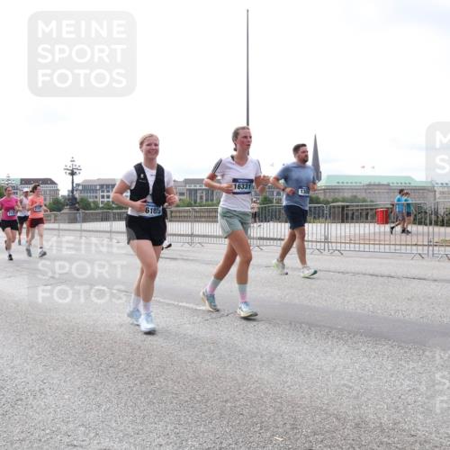 29.06.2025 - hella hamburg halbmarathon Lena Gebhardt http://msf.ph/oto/8400837 29.06.2025 10:23:47 Lombardsbrücke 6185, 16331, 31, 1048, 1304, 1362, 1444, 1545, 2125, 2489, 3013, 4122, 4391, 4597, 4646, 4728, 4990, 5039, 5055, 5160, 5258, 5260, 5358, 5406, 5661, 5954, 6747, 7013, 7029, 7426, 7820, 8031, 8141, 8149, 8181, 8502, 8676, 8717, 9217, 9603, 9715, 10649, 11044, 11300, 11347, 11415, 11454, 11793, 11798, 11879, 12874, 13149, 14265, 14510, 14512, 14521, 14821, 15709, 15739, 15853, 16185, 16251, 17199 meine-sportfotos.de