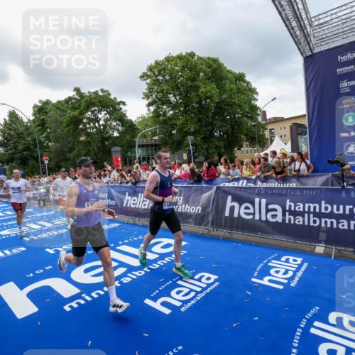 29.06.2025 - hella hamburg halbmarathon Zöllner http://msf.ph/oto/8400839 29.06.2025 10:37:18 Ziel 4860, 5003, 8362, 10190, 11423, 12900, 13972, 15178, 17137, 17726 meine-sportfotos.de