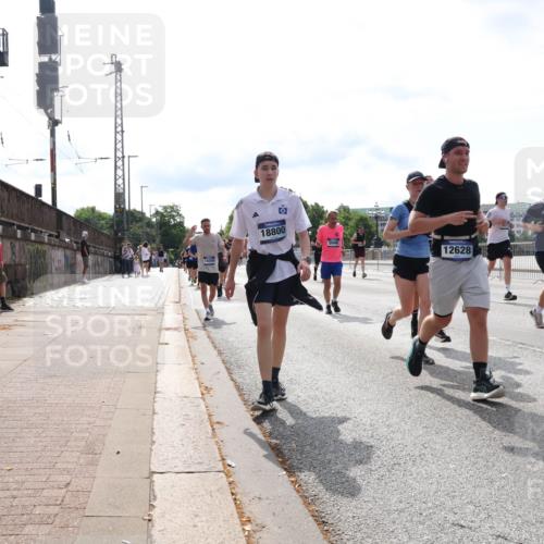29.06.2025 - hella hamburg halbmarathon Lena Gebhardt http://msf.ph/oto/8400861 29.06.2025 10:16:08 Lombardsbrücke 18800, 5046, 12628, 41, 1308, 1156, 1212, 1244, 1308, 1599, 1651, 2071, 2076, 2165, 2436, 2803, 2835, 3030, 3134, 3167, 3648, 4007, 4583, 4637, 4828, 5046, 5294, 5423, 6024, 7753, 7897, 7941, 7942, 8169, 8274, 8554, 8597, 8645, 8746, 8885, 9192, 9601, 9628, 9675, 9784, 9802, 9810, 9881, 10107, 10108, 10139, 10141, 10183, 10292, 10608, 10844, 10990, 11113, 11303, 11344, 11345, 11478, 11774, 11783, 11818, 12427, 12469, 13179, 13818, 13951, 14423, 14550 meine-sportfotos.de