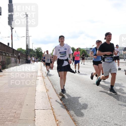 29.06.2025 - hella hamburg halbmarathon Lena Gebhardt http://msf.ph/oto/8400896 29.06.2025 10:16:08 Lombardsbrücke 14559, 18800, 12628, 1308, 1156, 1212, 1244, 1308, 1599, 1651, 2071, 2076, 2165, 2436, 2803, 2835, 3030, 3134, 3167, 3648, 4007, 4583, 4637, 4828, 5046, 5294, 5423, 6024, 7753, 7897, 7941, 7942, 8169, 8274, 8554, 8597, 8645, 8746, 8885, 9192, 9601, 9628, 9675, 9784, 9802, 9810, 9881, 10107, 10108, 10139, 10141, 10183, 10292, 10608, 10844, 10990, 11113, 11303, 11344, 11345, 11478, 11774, 11783, 11818, 12427, 12469, 13179, 13818, 13951, 14423, 14550 meine-sportfotos.de
