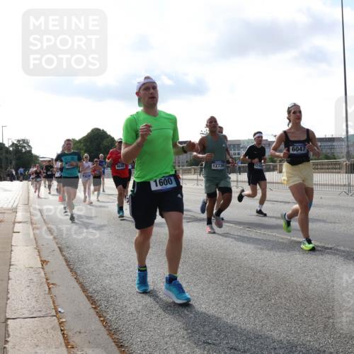 29.06.2025 - hella hamburg halbmarathon Lena Gebhardt http://msf.ph/oto/8400970 29.06.2025 09:48:59 Lombardsbrücke 9640, 1600, 12739, 6047, 1042, 1571, 1600, 1603, 2044, 2262, 2399, 2707, 2797, 3480, 3547, 4062, 4359, 4381, 5003, 5050, 5124, 5307, 5554, 5709, 5889, 6037, 6047, 6771, 6993, 7109, 7152, 7154, 7310, 7482, 7743, 7981, 8002, 8121, 8358, 8571, 9403, 9640, 9643, 10190, 10369, 10451, 10738, 10852, 10877, 11106, 11177, 11423, 11447, 12044, 12088, 12091, 12168, 12739, 13064, 13137, 13158, 13190, 13372, 13755, 13900, 13940, 14075, 14311, 14603 meine-sportfotos.de