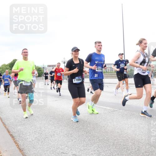 29.06.2025 - hella hamburg halbmarathon Lena Gebhardt http://msf.ph/oto/8400991 29.06.2025 10:58:06 Lombardsbrücke 160, 6337, 2015, 9436, 3644, 11353, 17956, 31, 6316, 1001, 1123, 1242, 1248, 1265, 1388, 1845, 2015, 2043, 2169, 2273, 2275, 2451, 2567, 2900, 3191, 3540, 3644, 3936, 3954, 4059, 4117, 4429, 4521, 4830, 5104, 5632, 5676, 5782, 6316, 6337, 6825, 6916, 7172, 7193, 7262, 7556, 7617, 7664, 7783, 7977, 7990, 8076, 8159, 8439, 8440, 8441, 8442, 8474, 8512, 8713, 8773, 8888, 9059, 9123, 9180, 9233, 9239, 9318, 9319, 9394, 9398, 9436, 9481, 9613, 9636, 9832 meine-sportfotos.de