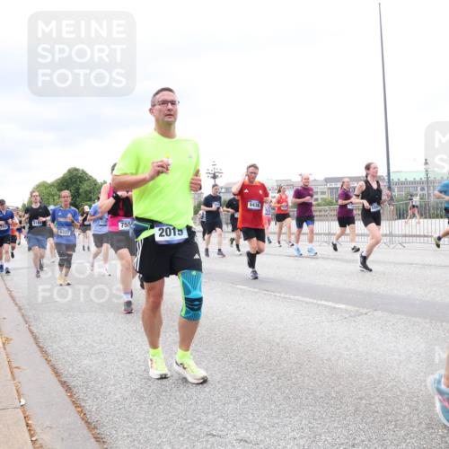 29.06.2025 - hella hamburg halbmarathon Lena Gebhardt http://msf.ph/oto/8401080 29.06.2025 10:58:07 Lombardsbrücke 9180, 113, 755, 6337, 2015, 9436, 17956, 1001, 1123, 1242, 1248, 1265, 1388, 1845, 2015, 2043, 2169, 2273, 2275, 2451, 2567, 2900, 3191, 3540, 3644, 3936, 3954, 4059, 4117, 4429, 4521, 4830, 5104, 5676, 5782, 6316, 6337, 6825, 6916, 7172, 7193, 7262, 7556, 7617, 7664, 7783, 7977, 7990, 8076, 8159, 8439, 8440, 8441, 8442, 8474, 8512, 8713, 8773, 8888, 9059, 9123, 9180, 9239, 9319, 9394, 9398, 9436, 9481, 9613, 9636, 9832 meine-sportfotos.de