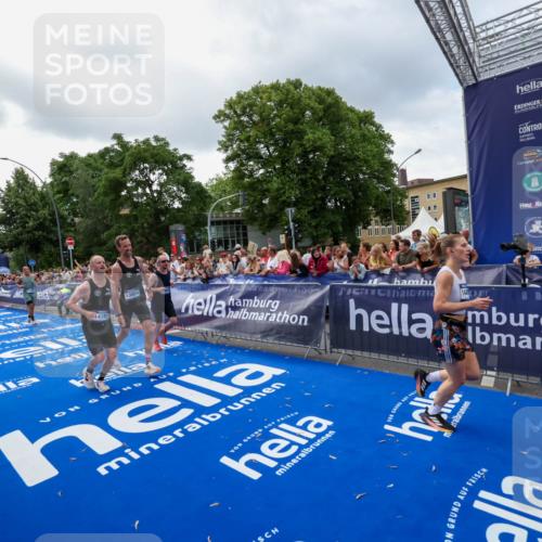 29.06.2025 - hella hamburg halbmarathon Zöllner http://msf.ph/oto/8401103 29.06.2025 10:37:27 Ziel 2767, 9017, 12739, 13372, 13854, 14387, 14459, 15888, 17306, 18159, 18723, 18824 meine-sportfotos.de
