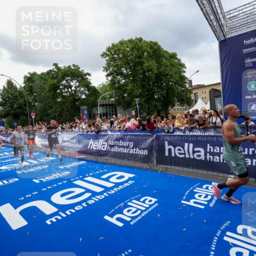 29.06.2025 - hella hamburg halbmarathon Zöllner http://msf.ph/oto/8401191 29.06.2025 10:37:30 Ziel 2767, 5042, 6047, 9017, 9914, 12739, 13372, 15888, 17306, 18159, 18723 meine-sportfotos.de