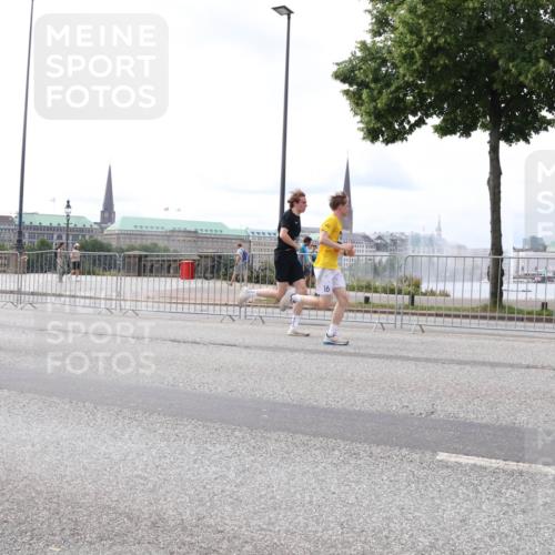 29.06.2025 - hella hamburg halbmarathon Lena Gebhardt http://msf.ph/oto/8401232 29.06.2025 10:23:49 Lombardsbrücke 2125, 8181, 16, 1048, 1304, 1444, 1545, 2125, 2489, 3013, 3185, 4122, 4391, 4597, 4646, 4990, 5039, 5055, 5160, 5258, 5260, 5358, 5406, 5661, 5954, 6747, 7013, 7029, 7426, 7820, 8031, 8141, 8149, 8181, 8502, 8676, 8717, 9217, 9603, 9715, 10649, 11044, 11300, 11347, 11415, 11454, 11793, 11879, 12874, 13149, 14265, 14510, 14512, 14521, 15709, 15739, 15853, 16185, 16251, 17199 meine-sportfotos.de