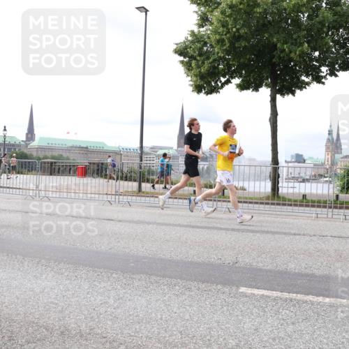 29.06.2025 - hella hamburg halbmarathon Lena Gebhardt http://msf.ph/oto/8401257 29.06.2025 10:23:49 Lombardsbrücke 8181, 16, 1901, 1048, 1304, 1444, 1545, 2125, 2489, 3013, 3185, 4122, 4391, 4597, 4646, 4990, 5039, 5055, 5160, 5258, 5260, 5358, 5406, 5661, 5954, 6747, 7013, 7029, 7426, 7820, 8031, 8141, 8149, 8181, 8502, 8676, 8717, 9217, 9603, 9715, 10649, 11044, 11300, 11347, 11415, 11454, 11793, 11879, 12874, 13149, 14265, 14510, 14512, 14521, 15709, 15739, 15853, 16185, 16251, 17199 meine-sportfotos.de