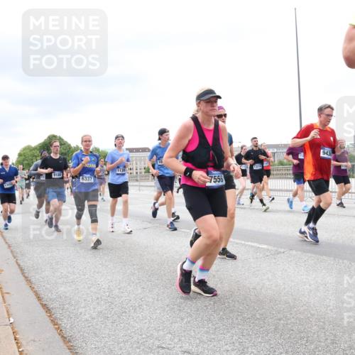 29.06.2025 - hella hamburg halbmarathon Lena Gebhardt http://msf.ph/oto/8401266 29.06.2025 10:58:09 Lombardsbrücke 133, 9180, 1139, 13553, 6337, 7556, 13218, 112, 9436, 112, 1001, 1123, 1248, 1388, 1845, 2015, 2043, 2169, 2273, 2275, 2451, 2567, 2900, 3191, 3540, 3644, 3868, 3936, 4059, 4117, 4429, 4521, 5104, 5159, 5655, 5676, 5782, 5988, 6316, 6337, 6825, 6916, 7172, 7193, 7262, 7556, 7617, 7664, 7783, 7977, 7990, 8076, 8159, 8439, 8440, 8441, 8442, 8474, 8512, 8713, 8773, 8888, 9059, 9123, 9180, 9239, 9319, 9394, 9398, 9436, 9481, 9613, 9636, 9832, 10498 meine-sportfotos.de