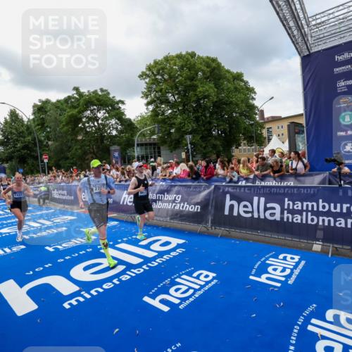 29.06.2025 - hella hamburg halbmarathon Zöllner http://msf.ph/oto/8401310 29.06.2025 10:37:33 Ziel 1290, 2767, 5042, 5791, 6047, 7831, 9017, 9914, 10451, 13372, 18159, 18723 meine-sportfotos.de