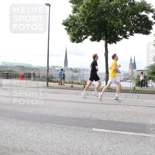 29.06.2025 - hella hamburg halbmarathon Lena Gebhardt http://msf.ph/oto/8401321 29.06.2025 10:23:50 Lombardsbrücke 2125, 8181, 1048, 1304, 1444, 1545, 2125, 2489, 3013, 3185, 4122, 4391, 4597, 4646, 4990, 5039, 5055, 5160, 5258, 5260, 5358, 5406, 5661, 5954, 6747, 7013, 7029, 7426, 7820, 8031, 8141, 8149, 8181, 8502, 8676, 8717, 9217, 9603, 9715, 10649, 11044, 11300, 11306, 11347, 11415, 11454, 11793, 11879, 12874, 13149, 14265, 14510, 14512, 14521, 15709, 15739, 15853, 16185, 16251, 17199 meine-sportfotos.de