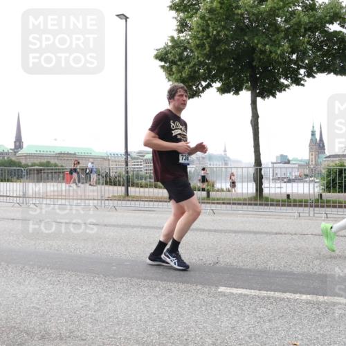 29.06.2025 - hella hamburg halbmarathon Lena Gebhardt http://msf.ph/oto/8401366 29.06.2025 10:50:01 Lombardsbrücke 736, 1040, 1041, 1487, 1511, 1805, 1888, 2212, 2466, 2862, 2997, 3701, 3710, 3805, 3897, 4090, 4168, 4870, 5076, 5552, 5694, 5749, 5751, 5997, 6680, 6694, 6830, 7305, 7339, 7366, 7679, 7721, 7722, 7755, 8065, 8254, 9015, 9162, 9605, 9940, 10060, 10286, 10403, 10617, 10683, 10704, 11030, 11426, 11716, 11760, 12079, 12124, 12388, 13127, 13128, 13309, 13381, 13744, 13764, 13846, 14144, 14505, 14545, 14692, 14940, 15626 meine-sportfotos.de