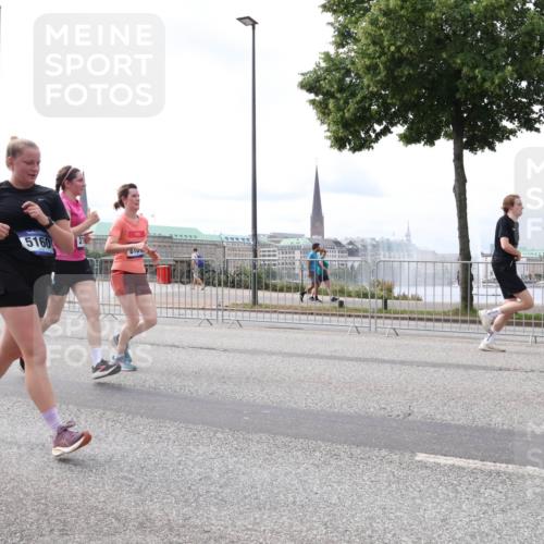 29.06.2025 - hella hamburg halbmarathon Lena Gebhardt http://msf.ph/oto/8401381 29.06.2025 10:23:50 Lombardsbrücke 5160, 21, 010, 1048, 1304, 1444, 1545, 2125, 2489, 3013, 3185, 4122, 4391, 4597, 4646, 4990, 5039, 5055, 5160, 5258, 5260, 5358, 5406, 5661, 5954, 6747, 7013, 7029, 7426, 7820, 8031, 8141, 8149, 8181, 8502, 8676, 8717, 9217, 9603, 9715, 10649, 11044, 11300, 11306, 11347, 11415, 11454, 11793, 11879, 12874, 13149, 14265, 14510, 14512, 14521, 15709, 15739, 15853, 16185, 16251, 17199 meine-sportfotos.de