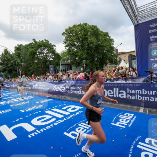29.06.2025 - hella hamburg halbmarathon Zöllner http://msf.ph/oto/8401382 29.06.2025 10:37:35 Ziel 1290, 5042, 5791, 6047, 7831, 9017, 9914, 10451, 10922, 13372, 18216 meine-sportfotos.de