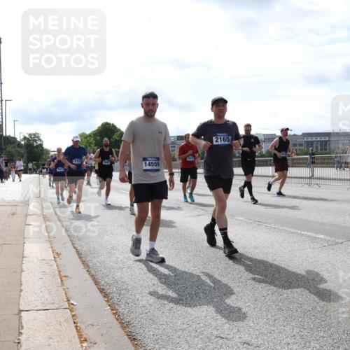 29.06.2025 - hella hamburg halbmarathon Lena Gebhardt http://msf.ph/oto/8401399 29.06.2025 10:16:12 Lombardsbrücke 2803, 15724, 9881, 14559, 2165, 8274, 1156, 1212, 1244, 1308, 1599, 1651, 2071, 2076, 2165, 2436, 2803, 2835, 3030, 3134, 3167, 3648, 4007, 4583, 4637, 4828, 5046, 5294, 5423, 6024, 7753, 7897, 7941, 7942, 8169, 8274, 8554, 8597, 8645, 8746, 8847, 8885, 9601, 9628, 9675, 9784, 9802, 9810, 9881, 10107, 10139, 10141, 10183, 10292, 10608, 10844, 10990, 11113, 11303, 11344, 11345, 11478, 11774, 11783, 11818, 12427, 12469, 13179, 13818, 13951, 14423 meine-sportfotos.de