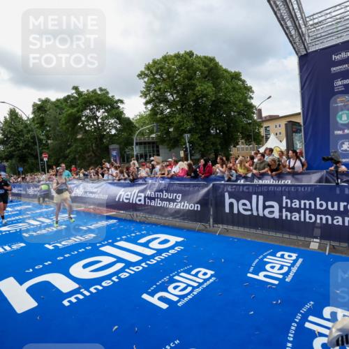 29.06.2025 - hella hamburg halbmarathon Zöllner http://msf.ph/oto/8401403 29.06.2025 10:37:35 Ziel 1290, 5042, 5791, 6047, 7831, 9017, 9914, 10451, 10922, 13372, 18216 meine-sportfotos.de