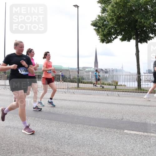 29.06.2025 - hella hamburg halbmarathon Lena Gebhardt http://msf.ph/oto/8401414 29.06.2025 10:23:50 Lombardsbrücke 1179, 5160, 1048, 1304, 1444, 1545, 2125, 2489, 3013, 3185, 4122, 4391, 4597, 4646, 4990, 5039, 5055, 5160, 5258, 5260, 5358, 5406, 5661, 5954, 6747, 7013, 7029, 7426, 7820, 8031, 8141, 8149, 8181, 8502, 8676, 8717, 9217, 9603, 9715, 10649, 11044, 11300, 11306, 11347, 11415, 11454, 11793, 11879, 12874, 13149, 14265, 14510, 14512, 14521, 15709, 15739, 15853, 16185, 16251, 17199 meine-sportfotos.de