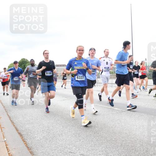 29.06.2025 - hella hamburg halbmarathon Lena Gebhardt http://msf.ph/oto/8401424 29.06.2025 10:58:10 Lombardsbrücke 11732, 1335, 9180, 13553, 6337, 11263, 392, 7172, 319, 13218, 1001, 1388, 1845, 2015, 2043, 2169, 2273, 2275, 2451, 2567, 2900, 3540, 3644, 3868, 3936, 4059, 4117, 4429, 5104, 5159, 5655, 5676, 5782, 5988, 6316, 6337, 6825, 6916, 7193, 7262, 7556, 7617, 7664, 7783, 7977, 7990, 8076, 8159, 8439, 8440, 8441, 8442, 8474, 8512, 8713, 8773, 8888, 9059, 9123, 9180, 9239, 9319, 9394, 9398, 9436, 9481, 9613, 9636, 9832, 10498 meine-sportfotos.de