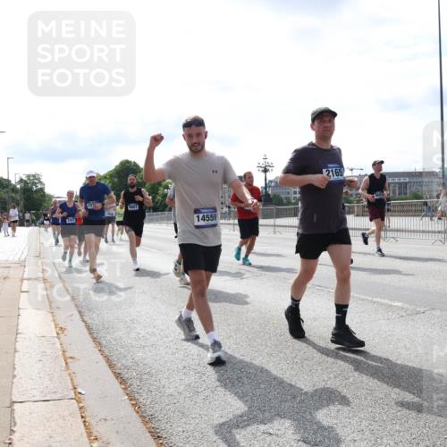 29.06.2025 - hella hamburg halbmarathon Lena Gebhardt http://msf.ph/oto/8401442 29.06.2025 10:16:13 Lombardsbrücke 9881, 14559, 2165, 1156, 1212, 1244, 1308, 1599, 1651, 2071, 2076, 2165, 2436, 2803, 2835, 3030, 3134, 3156, 3167, 3484, 3648, 4583, 4637, 4828, 5046, 5294, 5423, 6024, 7753, 7897, 7941, 7942, 8169, 8274, 8295, 8554, 8597, 8645, 8746, 8847, 8885, 9601, 9628, 9675, 9784, 9802, 9810, 9881, 10107, 10139, 10141, 10183, 10292, 10608, 10844, 10990, 11113, 11303, 11344, 11345, 11478, 11774, 11783, 11818, 12427, 12469, 13179, 13951, 14423 meine-sportfotos.de
