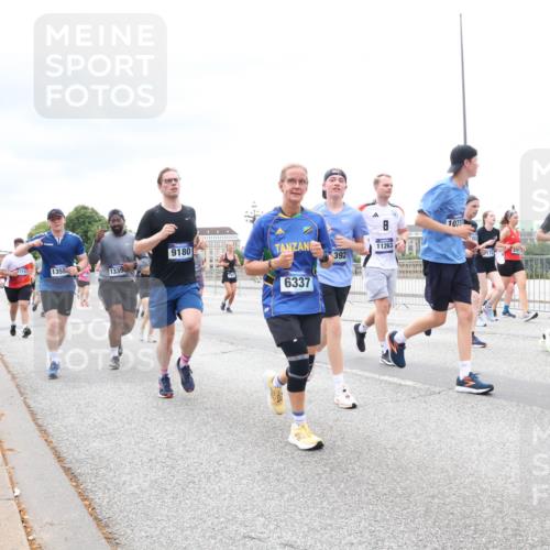 29.06.2025 - hella hamburg halbmarathon Lena Gebhardt http://msf.ph/oto/8401457 29.06.2025 10:58:10 Lombardsbrücke 8, 9180, 11263, 11732, 1355, 1335, 392, 6337, 1073, 3804, 319, 172, 13218, 1001, 1388, 1845, 2015, 2043, 2169, 2273, 2275, 2451, 2567, 2900, 3540, 3644, 3868, 3936, 4059, 4117, 4429, 5104, 5159, 5655, 5676, 5782, 5988, 6316, 6337, 6825, 6916, 7193, 7262, 7556, 7617, 7664, 7783, 7977, 7990, 8076, 8159, 8439, 8440, 8441, 8442, 8474, 8512, 8713, 8773, 8888, 9059, 9123, 9180, 9239, 9319, 9394, 9398, 9436, 9481, 9613, 9636, 9832, 10498 meine-sportfotos.de