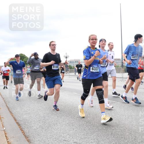29.06.2025 - hella hamburg halbmarathon Lena Gebhardt http://msf.ph/oto/8401488 29.06.2025 10:58:10 Lombardsbrücke 10737, 13358, 148, 9180, 1203, 1139, 11732, 13553, 6337, 13218, 112, 1001, 1388, 1845, 2015, 2043, 2169, 2273, 2275, 2451, 2567, 2900, 3540, 3644, 3868, 3936, 4059, 4117, 4429, 5104, 5159, 5655, 5676, 5782, 5988, 6316, 6337, 6825, 6916, 7193, 7262, 7556, 7617, 7664, 7783, 7977, 7990, 8076, 8159, 8439, 8440, 8441, 8442, 8474, 8512, 8713, 8773, 8888, 9059, 9123, 9180, 9239, 9319, 9394, 9398, 9436, 9481, 9613, 9636, 9832, 10498 meine-sportfotos.de