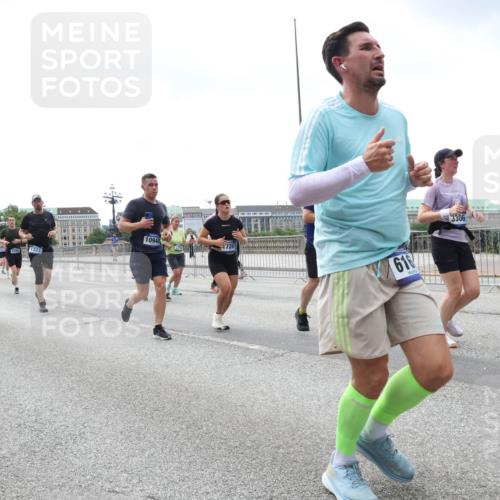 29.06.2025 - hella hamburg halbmarathon Lena Gebhardt http://msf.ph/oto/8401507 29.06.2025 10:40:50 Lombardsbrücke 972, 2206, 15154, 229, 1323, 10940, 7261, 6167, 3306, 1075, 1317, 1323, 2042, 2173, 2206, 2299, 2762, 2763, 2858, 3121, 3293, 3306, 3432, 3694, 3810, 4044, 4234, 4411, 4530, 4612, 4638, 4774, 4775, 4906, 4972, 5059, 5086, 5549, 5702, 5753, 5975, 6076, 6098, 6163, 6229, 6278, 6280, 6289, 6363, 6474, 6842, 7293, 7661, 7829, 7956, 8053, 8054, 8307, 8378, 8391, 8429, 8430, 8769, 9009, 9237, 10269, 10407, 10644, 11053 meine-sportfotos.de