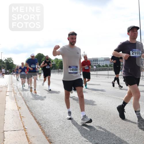 29.06.2025 - hella hamburg halbmarathon Lena Gebhardt http://msf.ph/oto/8401519 29.06.2025 10:16:13 Lombardsbrücke 2803, 15724, 9881, 14559, 10107, 2165, 1156, 1212, 1244, 1308, 1599, 1651, 2071, 2076, 2165, 2436, 2803, 2835, 3030, 3134, 3156, 3167, 3484, 3648, 4583, 4637, 4828, 5046, 5294, 5423, 6024, 7753, 7897, 7941, 7942, 8169, 8274, 8295, 8554, 8597, 8645, 8746, 8847, 8885, 9601, 9628, 9675, 9784, 9802, 9810, 9881, 10107, 10139, 10141, 10183, 10292, 10608, 10844, 10990, 11113, 11303, 11344, 11345, 11478, 11774, 11783, 11818, 12427, 12469, 13179, 13951, 14423 meine-sportfotos.de