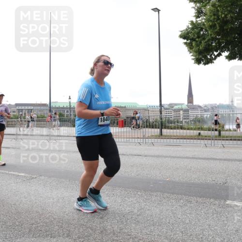 29.06.2025 - hella hamburg halbmarathon Lena Gebhardt http://msf.ph/oto/8401528 29.06.2025 10:50:02 Lombardsbrücke 12124, 1840, 1040, 1041, 1487, 1511, 1888, 2212, 2466, 2862, 2997, 3701, 3710, 3805, 3897, 4090, 4168, 4870, 5076, 5119, 5552, 5694, 5749, 5751, 5997, 6680, 6694, 6830, 7305, 7339, 7366, 7679, 7721, 7722, 7755, 8065, 8254, 9015, 9162, 9605, 9940, 10060, 10286, 10403, 10617, 10683, 10704, 11030, 11426, 11716, 11760, 12079, 12124, 12388, 13127, 13128, 13309, 13381, 13744, 13764, 13846, 14144, 14505, 14545, 14692, 14940, 15626 meine-sportfotos.de