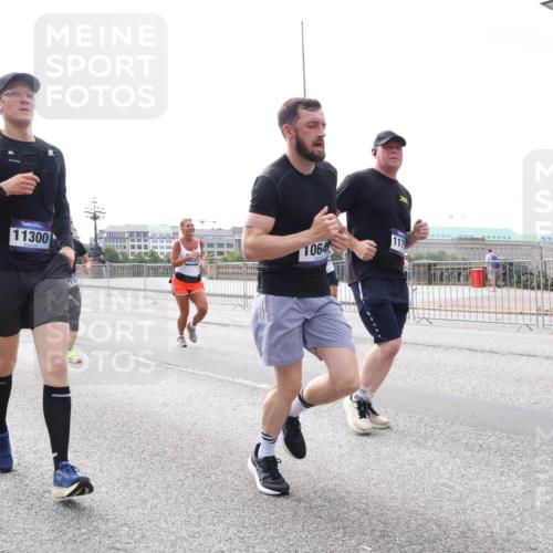 29.06.2025 - hella hamburg halbmarathon Lena Gebhardt http://msf.ph/oto/8401536 29.06.2025 10:23:51 Lombardsbrücke 745, 11300, 1064, 117, 1048, 1304, 1389, 1444, 1545, 2125, 2489, 3013, 3185, 4122, 4391, 4597, 4646, 4990, 5039, 5055, 5160, 5258, 5260, 5358, 5406, 5661, 5954, 6747, 7013, 7029, 7426, 7820, 8031, 8141, 8149, 8181, 8502, 8676, 8717, 9217, 9603, 9715, 10649, 11044, 11300, 11306, 11347, 11415, 11454, 11793, 11879, 12874, 13149, 14265, 14510, 14512, 14521, 15709, 15739, 15853, 16185, 16251, 17199 meine-sportfotos.de