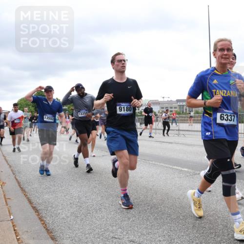 29.06.2025 - hella hamburg halbmarathon Lena Gebhardt http://msf.ph/oto/8401546 29.06.2025 10:58:10 Lombardsbrücke 11732, 13553, 13358, 9180, 6337, 1001, 1388, 1845, 2015, 2043, 2169, 2273, 2275, 2451, 2567, 2900, 3540, 3644, 3868, 3936, 4059, 4117, 4429, 5104, 5159, 5655, 5676, 5782, 5988, 6316, 6337, 6825, 6916, 7193, 7262, 7556, 7617, 7664, 7783, 7977, 7990, 8076, 8159, 8439, 8440, 8441, 8442, 8474, 8512, 8713, 8773, 8888, 9059, 9123, 9180, 9239, 9319, 9394, 9398, 9436, 9481, 9613, 9636, 9832, 10498 meine-sportfotos.de