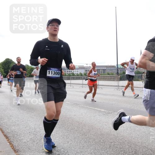 29.06.2025 - hella hamburg halbmarathon Lena Gebhardt http://msf.ph/oto/8401569 29.06.2025 10:23:51 Lombardsbrücke 8745, 11300, 145, 1048, 1304, 1389, 1444, 1545, 2125, 2489, 3013, 3185, 4122, 4391, 4597, 4646, 4990, 5039, 5055, 5160, 5258, 5260, 5358, 5406, 5661, 5954, 6747, 7013, 7029, 7426, 7820, 8031, 8141, 8149, 8181, 8502, 8676, 8717, 9217, 9603, 9715, 10649, 11044, 11300, 11306, 11347, 11415, 11454, 11793, 11879, 12874, 13149, 14265, 14510, 14512, 14521, 15709, 15739, 15853, 16185, 16251, 17199 meine-sportfotos.de