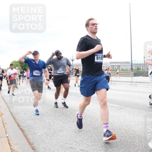29.06.2025 - hella hamburg halbmarathon Lena Gebhardt http://msf.ph/oto/8401582 29.06.2025 10:58:11 Lombardsbrücke 13553, 11732, 13358, 9180, 6337, 1001, 1388, 1845, 2015, 2043, 2169, 2273, 2275, 2451, 2567, 2900, 3540, 3644, 3868, 3936, 4059, 4117, 4429, 5104, 5159, 5655, 5676, 5782, 5988, 6316, 6337, 6825, 7193, 7262, 7556, 7617, 7664, 7783, 7977, 7990, 8076, 8159, 8439, 8440, 8441, 8442, 8474, 8512, 8713, 8773, 8888, 9059, 9123, 9180, 9239, 9319, 9394, 9398, 9436, 9481, 9613, 9636, 9832, 10498 meine-sportfotos.de