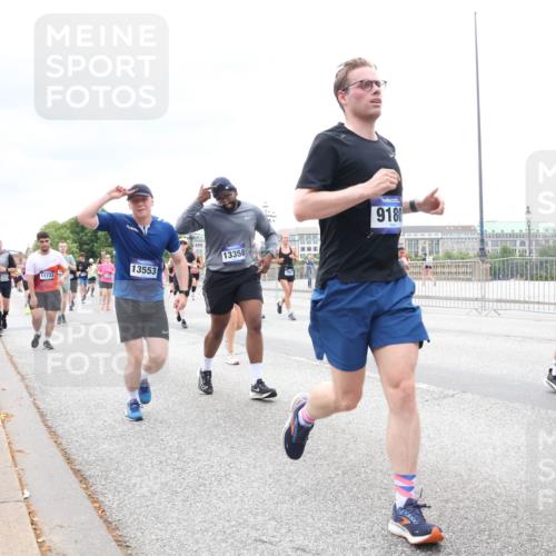 29.06.2025 - hella hamburg halbmarathon Lena Gebhardt http://msf.ph/oto/8401617 29.06.2025 10:58:11 Lombardsbrücke 13553, 11732, 13358, 9180, 112, 1001, 1388, 1845, 2015, 2043, 2169, 2273, 2275, 2451, 2567, 2900, 3540, 3644, 3868, 3936, 4059, 4117, 4429, 5104, 5159, 5655, 5676, 5782, 5988, 6316, 6337, 6825, 7193, 7262, 7556, 7617, 7664, 7783, 7977, 7990, 8076, 8159, 8439, 8440, 8441, 8442, 8474, 8512, 8713, 8773, 8888, 9059, 9123, 9180, 9239, 9319, 9394, 9398, 9436, 9481, 9613, 9636, 9832, 10498 meine-sportfotos.de