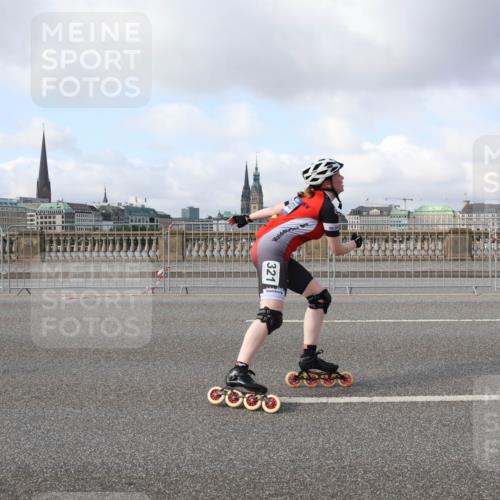 29.06.2025 - hella hamburg halbmarathon Lena Gebhardt http://msf.ph/oto/8401619 29.06.2025 08:53:27 Lombardsbrücke 321 meine-sportfotos.de
