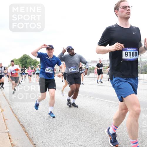 29.06.2025 - hella hamburg halbmarathon Lena Gebhardt http://msf.ph/oto/8401646 29.06.2025 10:58:11 Lombardsbrücke 11732, 13553, 13358, 9180, 1001, 1388, 1845, 2015, 2043, 2169, 2273, 2275, 2451, 2567, 2900, 3540, 3644, 3868, 3936, 4059, 4117, 4429, 5104, 5159, 5655, 5676, 5782, 5988, 6316, 6337, 6825, 7193, 7262, 7556, 7617, 7664, 7783, 7977, 7990, 8076, 8159, 8439, 8440, 8441, 8442, 8474, 8512, 8713, 8773, 8888, 9059, 9123, 9180, 9239, 9319, 9394, 9398, 9436, 9481, 9613, 9636, 9832, 10498 meine-sportfotos.de