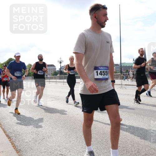 29.06.2025 - hella hamburg halbmarathon Lena Gebhardt http://msf.ph/oto/8401652 29.06.2025 10:16:14 Lombardsbrücke 9881, 98021, 15724, 2803, 10292, 14559, 1156, 1212, 1244, 1308, 1599, 1651, 2071, 2076, 2165, 2436, 2803, 2835, 3030, 3134, 3156, 3167, 3484, 3648, 4583, 4637, 4828, 5046, 5294, 5423, 6024, 7753, 7897, 7941, 7942, 8169, 8274, 8295, 8554, 8597, 8645, 8707, 8746, 8847, 8885, 9601, 9628, 9675, 9784, 9802, 9810, 9881, 10107, 10139, 10141, 10183, 10292, 10608, 10844, 10990, 11113, 11303, 11344, 11345, 11478, 11774, 11783, 11818, 12427, 12469, 14423 meine-sportfotos.de