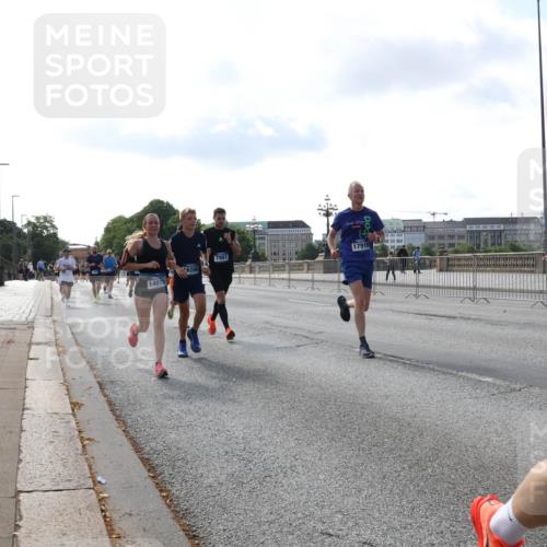 29.06.2025 - hella hamburg halbmarathon Lena Gebhardt http://msf.ph/oto/8401656 29.06.2025 09:49:03 Lombardsbrücke 7981, 6280, 17916, 14075, 1042, 1571, 1600, 1603, 2044, 2262, 2399, 2707, 2745, 2797, 2849, 3116, 3480, 3547, 4062, 4359, 4381, 5003, 5050, 5124, 5307, 5889, 6037, 6047, 6149, 6771, 6993, 7109, 7152, 7154, 7310, 7482, 7743, 7981, 8002, 8121, 8358, 8571, 9640, 9643, 10190, 10369, 10451, 10738, 10877, 11106, 11177, 11423, 11447, 11952, 12044, 12088, 12091, 12168, 12739, 13064, 13137, 13158, 13190, 13372, 13755, 13900, 13940, 14075, 14311, 14603 meine-sportfotos.de