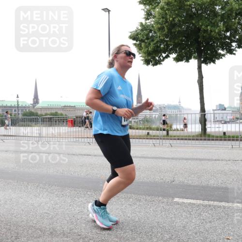 29.06.2025 - hella hamburg halbmarathon Lena Gebhardt http://msf.ph/oto/8401662 29.06.2025 10:50:02 Lombardsbrücke 1040, 1041, 1487, 1511, 1888, 2212, 2466, 2862, 2997, 3701, 3710, 3805, 3897, 4090, 4168, 4870, 5076, 5119, 5552, 5694, 5749, 5751, 5997, 6680, 6694, 6830, 7305, 7339, 7366, 7679, 7721, 7722, 7755, 8065, 8254, 9015, 9162, 9605, 9940, 10060, 10286, 10403, 10617, 10683, 10704, 11030, 11426, 11716, 11760, 12079, 12124, 12388, 13127, 13128, 13309, 13381, 13744, 13764, 13846, 14144, 14505, 14545, 14692, 14940, 15626 meine-sportfotos.de