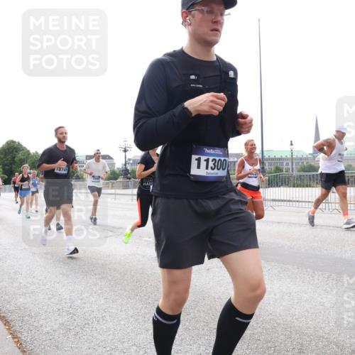 29.06.2025 - hella hamburg halbmarathon Lena Gebhardt http://msf.ph/oto/8401667 29.06.2025 10:23:52 Lombardsbrücke 18745, 11300, 1048, 1304, 1389, 1444, 1545, 2125, 2489, 3013, 3185, 3579, 4122, 4391, 4597, 4646, 4990, 4993, 5039, 5055, 5160, 5258, 5260, 5358, 5406, 5661, 5954, 6747, 7013, 7029, 7426, 8031, 8141, 8149, 8181, 8502, 8676, 8717, 9217, 9603, 9715, 10649, 11044, 11300, 11306, 11347, 11415, 11454, 11793, 11879, 12874, 13149, 14265, 14510, 14512, 14521, 15709, 15739, 15853, 16185, 16251, 17199 meine-sportfotos.de