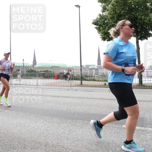 29.06.2025 - hella hamburg halbmarathon Lena Gebhardt http://msf.ph/oto/8401703 29.06.2025 10:50:02 Lombardsbrücke 12124, 1040, 1041, 1487, 1511, 1888, 2212, 2466, 2862, 2997, 3701, 3710, 3805, 3897, 4090, 4168, 4870, 5076, 5119, 5552, 5694, 5749, 5751, 5997, 6680, 6694, 6830, 7305, 7339, 7366, 7679, 7721, 7722, 7755, 8065, 8254, 9015, 9162, 9605, 9940, 10060, 10286, 10403, 10617, 10683, 10704, 11030, 11426, 11716, 11760, 12079, 12124, 12388, 13127, 13128, 13309, 13381, 13744, 13764, 13846, 14144, 14505, 14545, 14692, 14940, 15626 meine-sportfotos.de