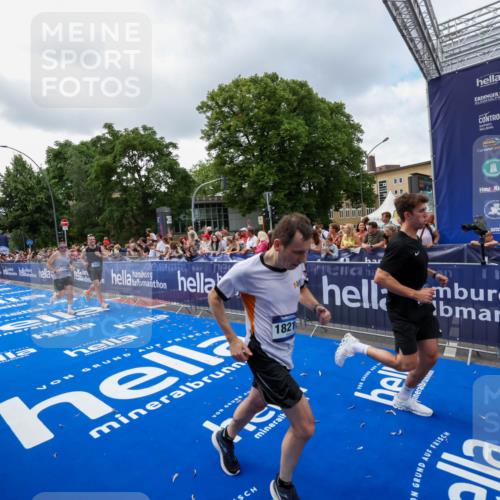 29.06.2025 - hella hamburg halbmarathon Zöllner http://msf.ph/oto/8401708 29.06.2025 10:37:43 Ziel 1505, 10922, 11106, 13595, 14934, 18193, 18216 meine-sportfotos.de