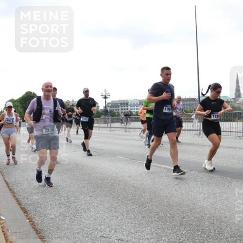 29.06.2025 - hella hamburg halbmarathon Lena Gebhardt http://msf.ph/oto/8401711 29.06.2025 10:40:51 Lombardsbrücke 4972, 2206, 2299, 1323, 1094, 2762, 172, 1075, 1317, 1323, 2042, 2173, 2206, 2299, 2762, 2763, 2858, 3121, 3293, 3306, 3432, 3694, 4044, 4234, 4411, 4530, 4612, 4638, 4774, 4775, 4906, 4972, 5059, 5086, 5225, 5549, 5702, 5753, 6076, 6098, 6163, 6229, 6278, 6280, 6289, 6363, 6474, 6842, 7293, 7661, 7829, 7956, 8053, 8054, 8307, 8378, 8391, 8429, 8430, 8769, 9009, 9237, 9962, 10269, 10407, 10644, 10835, 11053 meine-sportfotos.de