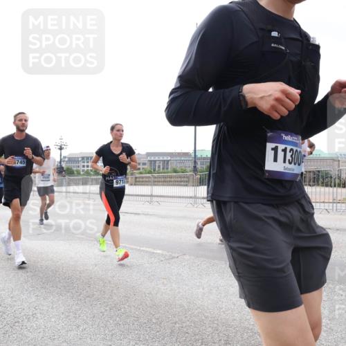 29.06.2025 - hella hamburg halbmarathon Lena Gebhardt http://msf.ph/oto/8401734 29.06.2025 10:23:52 Lombardsbrücke 8676, 18314, 17385, 745, 4990, 9715, 11300, 1048, 1304, 1389, 1444, 1545, 2125, 2489, 3013, 3185, 3579, 4122, 4391, 4597, 4646, 4990, 4993, 5039, 5055, 5160, 5258, 5260, 5358, 5406, 5661, 5954, 6747, 7013, 7029, 7426, 8031, 8141, 8149, 8181, 8502, 8676, 8717, 9217, 9603, 9715, 10649, 11044, 11300, 11306, 11347, 11415, 11454, 11793, 11879, 12874, 13149, 14265, 14510, 14512, 14521, 15709, 15739, 15853, 16185, 16251, 17199 meine-sportfotos.de