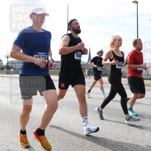 29.06.2025 - hella hamburg halbmarathon Lena Gebhardt http://msf.ph/oto/8401819 29.06.2025 10:16:15 Lombardsbrücke 803, 0292, 15724, 988, 28, 10990, 980, 1156, 1212, 1244, 1308, 1599, 1651, 2071, 2076, 2165, 2436, 2803, 2835, 3030, 3134, 3156, 3167, 3484, 3648, 4583, 4637, 4828, 5046, 5294, 5423, 6024, 7158, 7753, 7897, 7941, 7942, 8169, 8274, 8295, 8554, 8597, 8645, 8707, 8746, 8847, 8885, 9601, 9628, 9675, 9784, 9802, 9810, 9881, 10107, 10139, 10141, 10183, 10292, 10608, 10844, 10990, 11113, 11303, 11344, 11345, 11478, 11774, 11783, 11818, 12427, 12469 meine-sportfotos.de