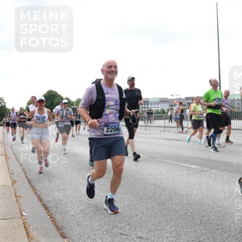 29.06.2025 - hella hamburg halbmarathon Lena Gebhardt http://msf.ph/oto/8401839 29.06.2025 10:40:51 Lombardsbrücke 4972, 4044, 2206, 2432, 10940, 1075, 1317, 1323, 2042, 2173, 2206, 2299, 2762, 2763, 2858, 3121, 3293, 3306, 3432, 3694, 4044, 4234, 4411, 4530, 4612, 4638, 4774, 4775, 4906, 4972, 5059, 5086, 5225, 5549, 5702, 5753, 6076, 6098, 6163, 6229, 6278, 6280, 6289, 6363, 6474, 6842, 7293, 7661, 7829, 7956, 8053, 8054, 8307, 8378, 8391, 8429, 8430, 8769, 9009, 9237, 9962, 10269, 10407, 10644, 10835, 11053 meine-sportfotos.de