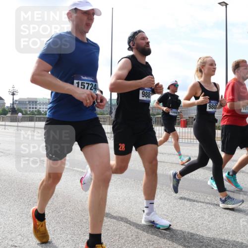 29.06.2025 - hella hamburg halbmarathon Lena Gebhardt http://msf.ph/oto/8401864 29.06.2025 10:16:15 Lombardsbrücke 2803, 0292, 15724, 28, 988, 10990, 980, 1156, 1212, 1244, 1308, 1599, 1651, 2071, 2076, 2165, 2436, 2803, 2835, 3030, 3134, 3156, 3167, 3484, 3648, 4583, 4637, 4828, 5046, 5294, 5423, 6024, 7158, 7753, 7897, 7941, 7942, 8169, 8274, 8295, 8554, 8597, 8645, 8707, 8746, 8847, 8885, 9601, 9628, 9675, 9784, 9802, 9810, 9881, 10107, 10139, 10141, 10183, 10292, 10608, 10844, 10990, 11113, 11303, 11344, 11345, 11478, 11774, 11783, 11818, 12427, 12469 meine-sportfotos.de