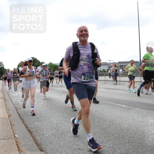 29.06.2025 - hella hamburg halbmarathon Lena Gebhardt http://msf.ph/oto/8401883 29.06.2025 10:40:52 Lombardsbrücke 2206, 1075, 1317, 1323, 2042, 2173, 2206, 2299, 2762, 2763, 2805, 2858, 3121, 3293, 3306, 3432, 3694, 4044, 4234, 4411, 4530, 4612, 4638, 4774, 4775, 4906, 4972, 5059, 5086, 5225, 5549, 5702, 5753, 6076, 6088, 6098, 6163, 6229, 6278, 6280, 6289, 6474, 6842, 7293, 7661, 7829, 7956, 8053, 8054, 8307, 8378, 8391, 8429, 8430, 8751, 8769, 9009, 9237, 9962, 10269, 10407, 10644, 10835, 11053 meine-sportfotos.de